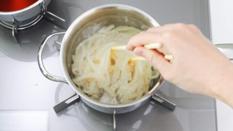 Boiling udon noodles.