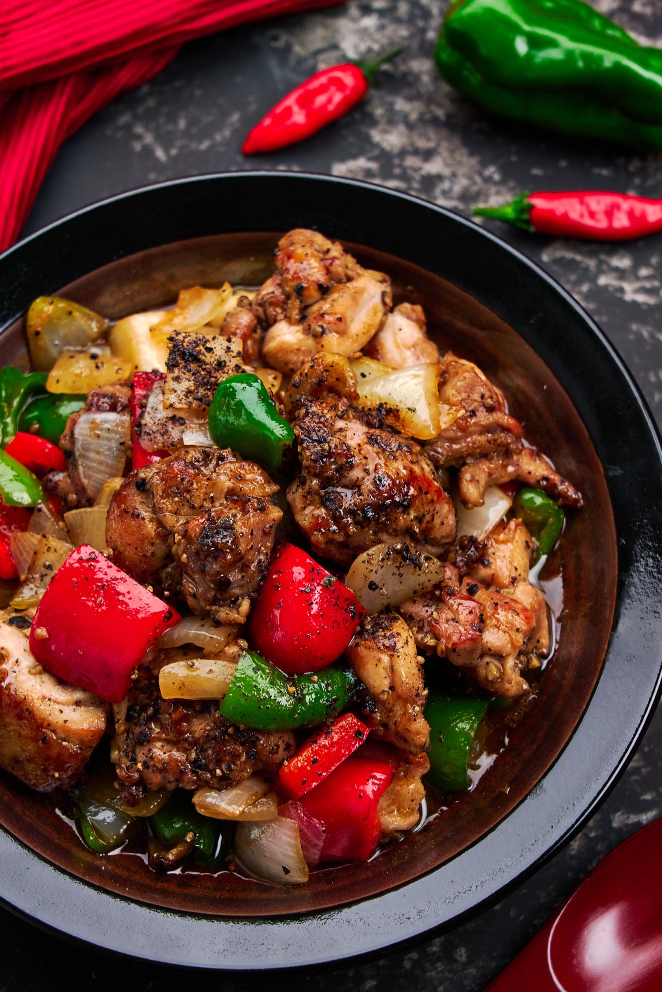 This easy stir-fry recipe makes a mouthwatering bowl of spicy chicken with black pepper sauce in a matter of minutes.