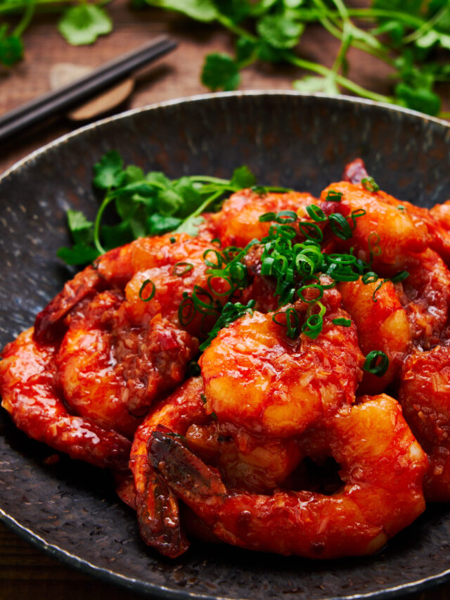 Plump, springy shrimp glazed in a sweet and spicy chili sauce is a modern Japanese-style Chinese classic known as Ebi Chili in Japan.