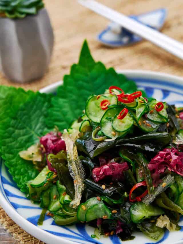 Homemade seaweed salad with a nutritious blend of Japanese seaweed and crunchy cucumbers, just like at sushi restaurants.
