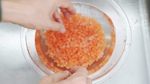 Rinsing ikura in cold water.