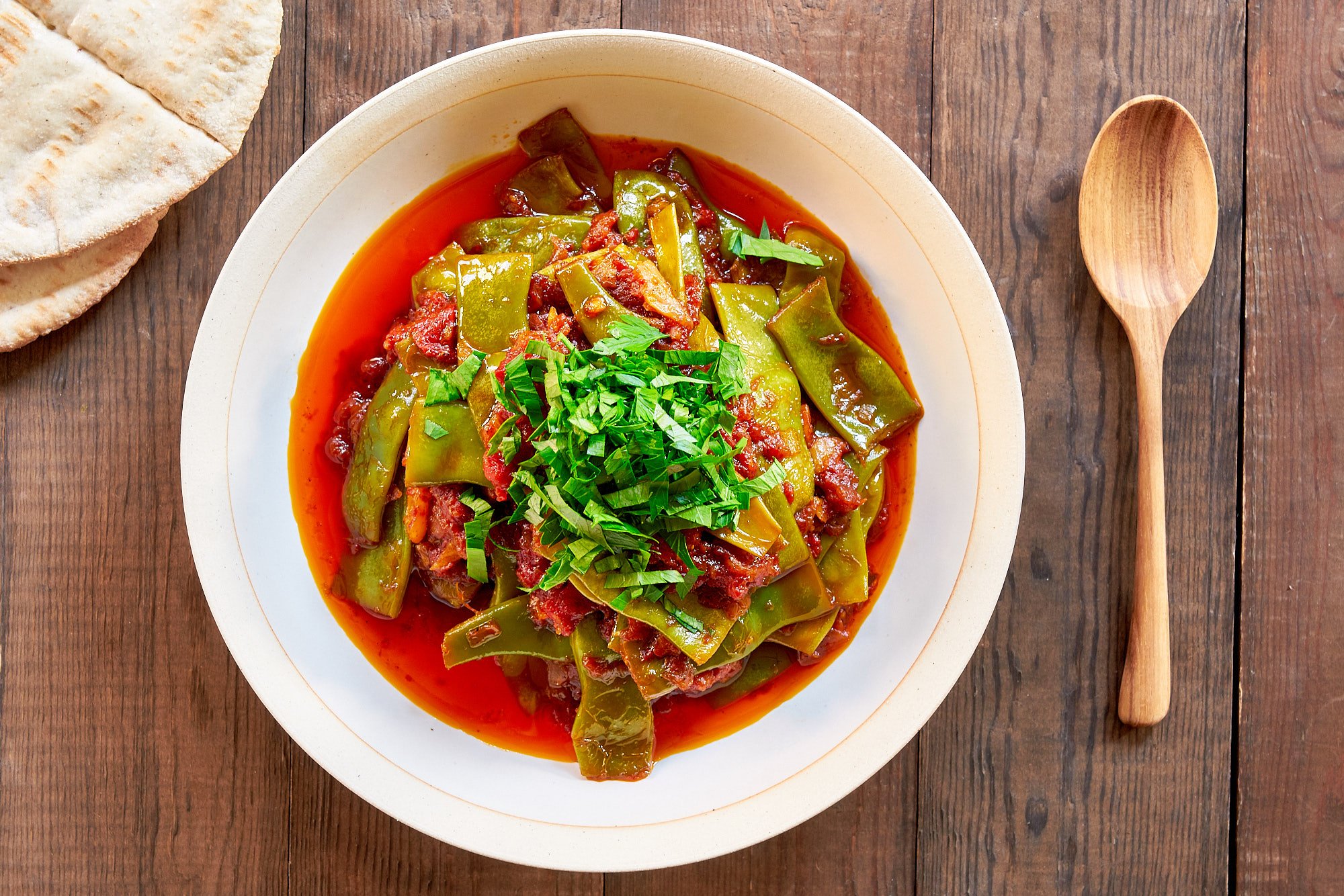 Loubieh Bi Zeit, literally means green beans in oil and is a delicious Levantine stew that comes together from a just a handful of ingredients.