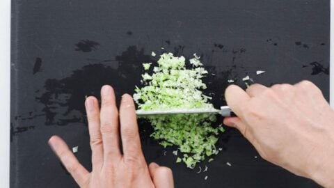 Mincing scallion stems for mazesoba.