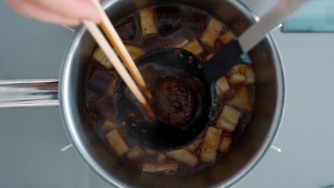 Dissolving red miso into miso soup.
