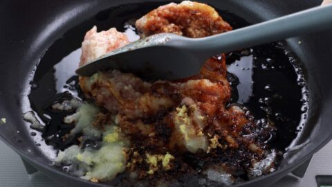 Crumbling ground chicken with soy sauce and aromatics.
