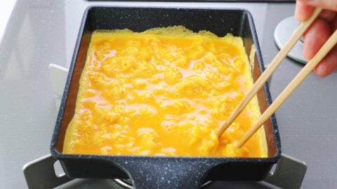 Making an egg omelette for Spam onigiri.