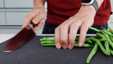 Trimming green beans for stir-fry/