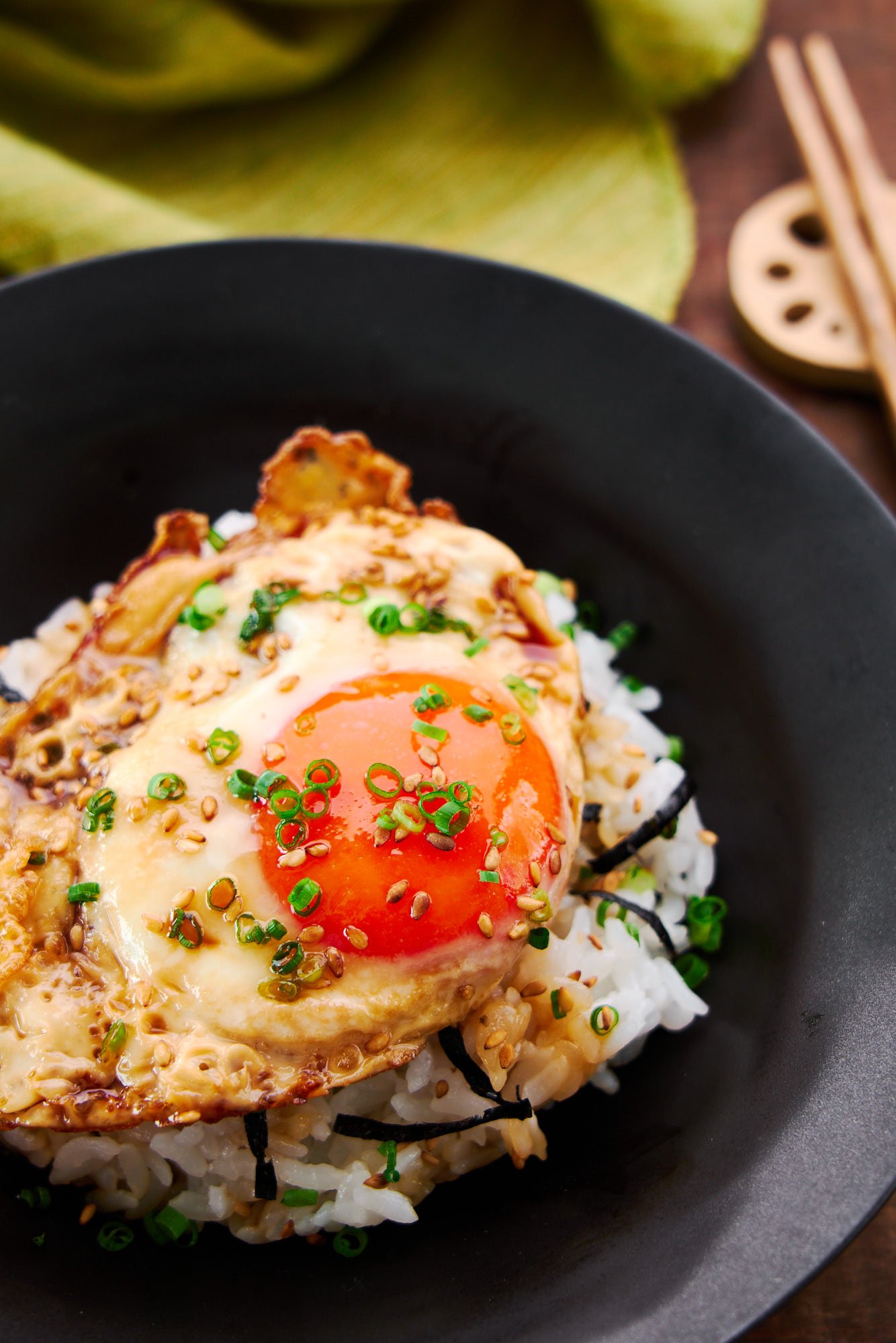 Sunny side up eggs glazed in savory sweet teriyaki sauce make for an easy delicious rice bowl that can be cooked up in 3 minutes.