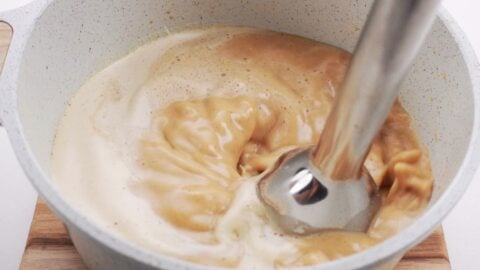 Emulsifying tsukemen broth.